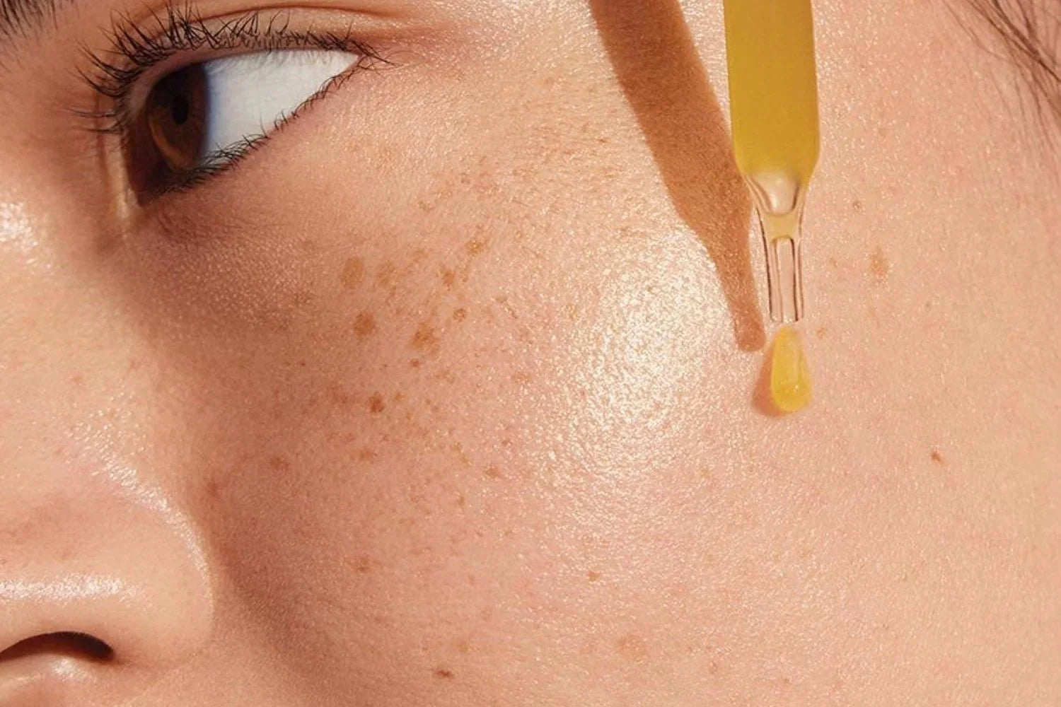 The Benefits of Using Skincare Products with Vitamin C in the UAE