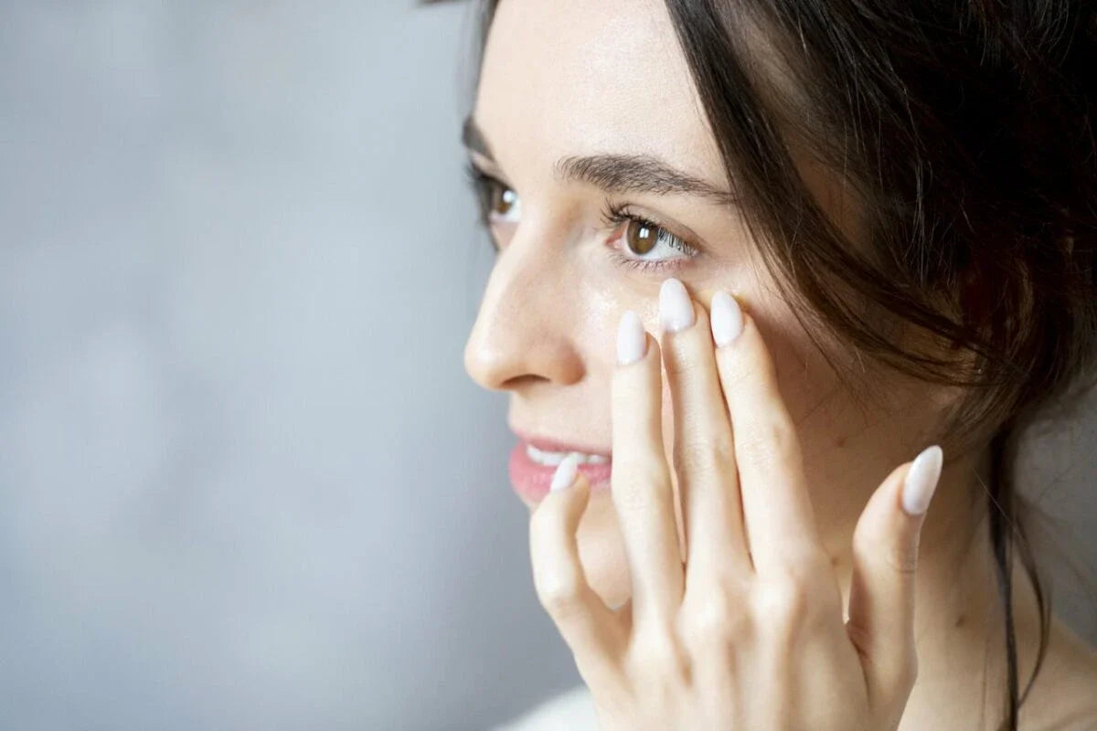 Under Eye Creams for the UAE: Reducing Puffiness and Wrinkles