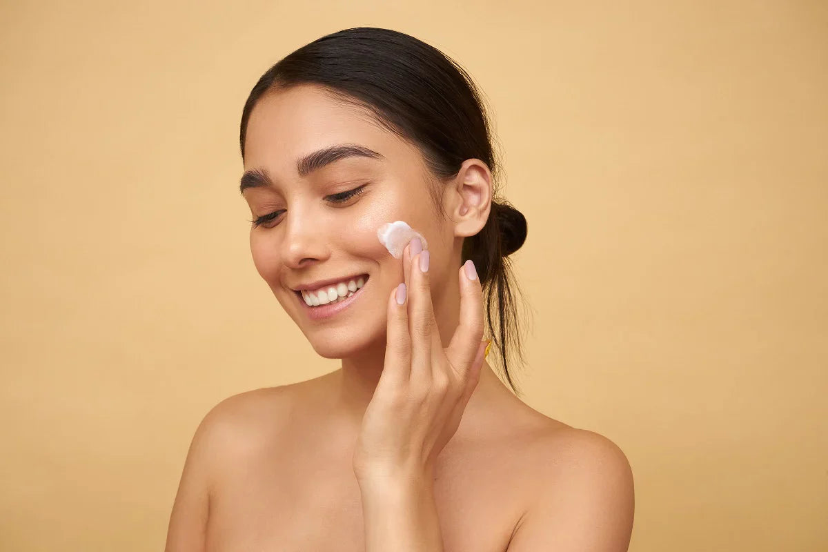 How to Use Moisturizers for a Non-Greasy, Hydrated Glow